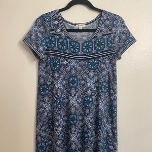 SIZE SMALL KNEE LENGTH DRESS!